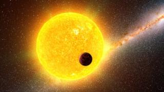 La misión Kepler busca planetas extrasolares y estudia el interior de las estrellas a través de sus vibraciones. En esta composición se observa una de estas estrellas con un planeta orbitando entorno a ella. La estrella oscila debido a ondas acústicas res 8146
