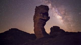 Imagen de una de las secuencias del audiovisual “El Universo en 3D”. Roque Cinchado. Parque Nacional del Teide (Tenerife). Crédito: Daniel López, IAC 8202