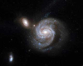 The galaxy we see in the centre is NGC 7674, also known as Markarian 533. This image, from the Hubble Space Telescope, was taken in 2002. The supernova explosion /SN 2011ee/ had not then taken place, so we are unable to identify the progenitor star. The g The galaxy we see in the centre is NGC 7674, also known as Markarian 533. This image, from the Hubble Space Telescope, was taken in 2002. The supernova explosion /SN 2011ee/ had not then taken place, so we are unable to identify the progenitor star. The g