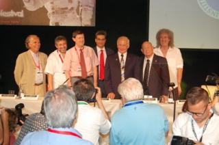 Inauguración del Festival STARMUS en 2011. En la foto aparecen los miembros del equipo y uno de los invitados. De izquierda a derecha: F. Sanchez, G. Israelian, Robert Williams, Juan Ruiz Arzola, Buzz Aldrin (invitado), Alexei Leonov yBrian May. 8250