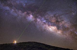 A laser beam is launched into the sky from the Optical Ground Station (OGS), at the Teide Observatory (Tenerife). Photo: Daniel López/IAC. A laser beam is launched into the sky from the Optical Ground Station (OGS), at the Teide Observatory (Tenerife). Photo: Daniel López/IAC.