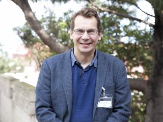 Karri Muinonen during the XXVIII Canary Islands Winter School of Astrophysics, organized by the Instituto de Astrofísica de Canarias (IAC). Credit: Elena Mora (IAC).