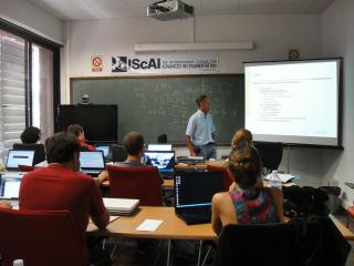 Una de las clases teóricas de la escuela 7890