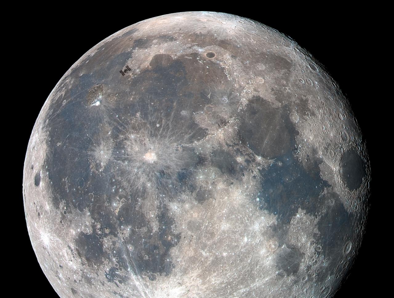 La Luna y la ISS